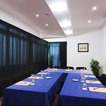 מלון Sercotel Casas De Mercaderes סביליה